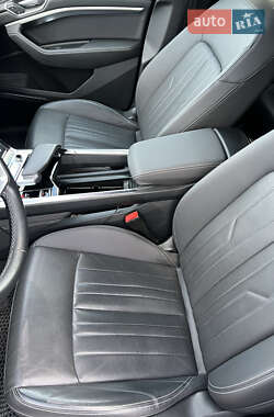 Внедорожник / Кроссовер Audi e-tron 2021 в 