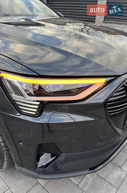 Внедорожник / Кроссовер Audi e-tron 2021 в 