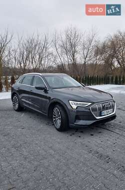 Внедорожник / Кроссовер Audi e-tron 2019 в 