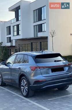 Позашляховик / Кросовер Audi e-tron 2023 в 