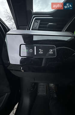 Внедорожник / Кроссовер Audi e-tron 2019 в 