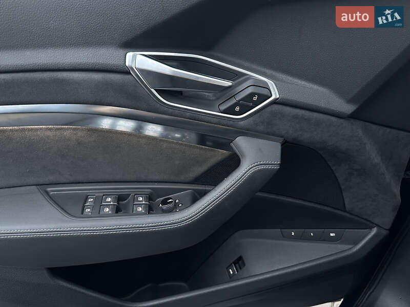 Внедорожник / Кроссовер Audi e-tron 2019 в Иршаве