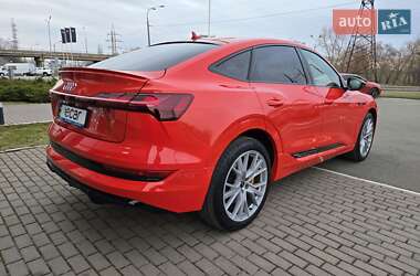 Позашляховик / Кросовер Audi e-tron 2021 в 