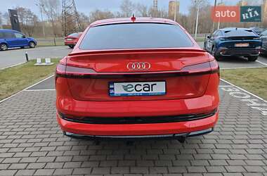 Позашляховик / Кросовер Audi e-tron 2021 в 