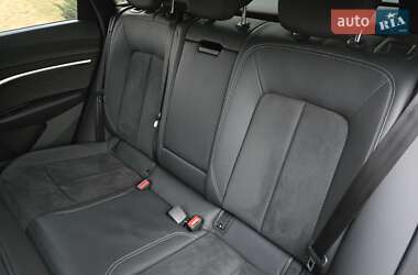 Позашляховик / Кросовер Audi e-tron 2021 в 