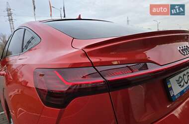Позашляховик / Кросовер Audi e-tron 2021 в 