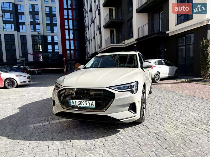Внедорожник / Кроссовер Audi e-tron 2021 в 