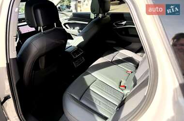 Внедорожник / Кроссовер Audi e-tron 2021 в 