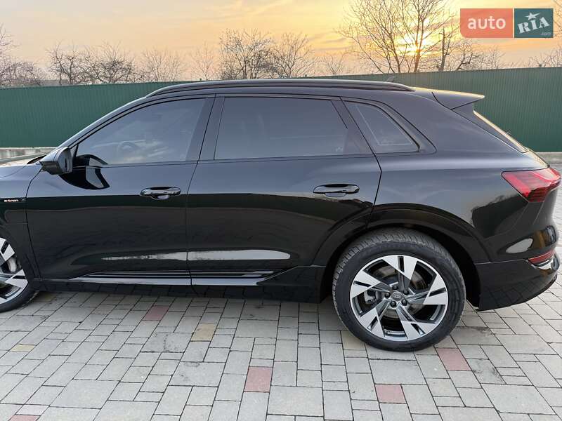 Позашляховик / Кросовер Audi e-tron 2020 в Надвірній