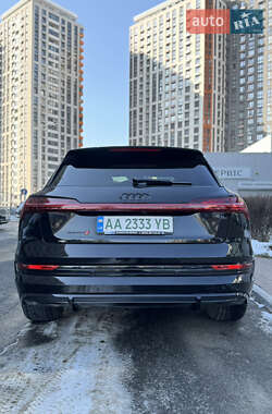 Внедорожник / Кроссовер Audi e-tron 2022 в 