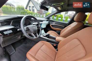 Внедорожник / Кроссовер Audi e-tron 2022 в 
