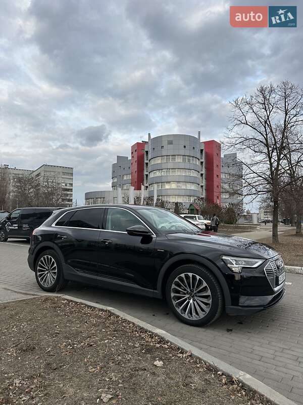 Внедорожник / Кроссовер Audi e-tron 2021 в Киеве