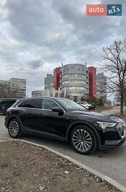 Внедорожник / Кроссовер Audi e-tron 2021 в 