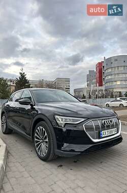 Внедорожник / Кроссовер Audi e-tron 2021 в 