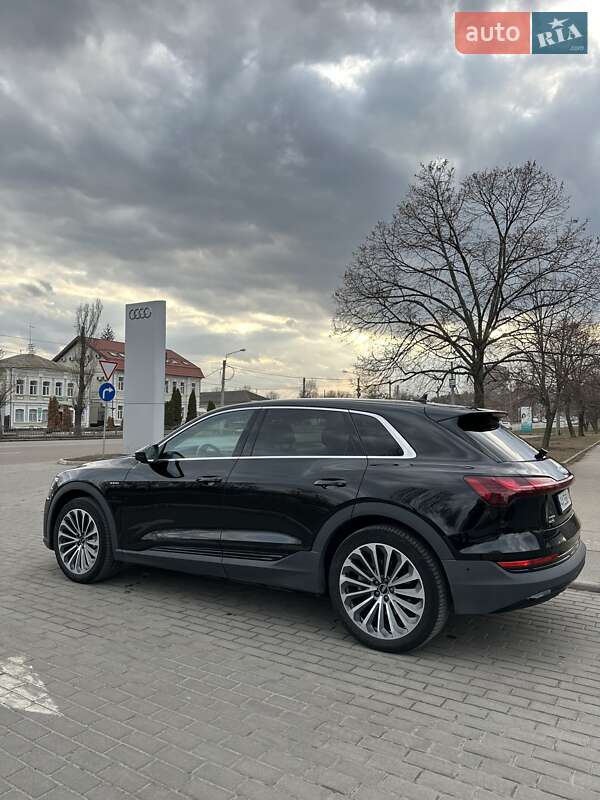 Внедорожник / Кроссовер Audi e-tron 2021 в Киеве