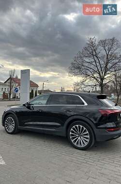 Внедорожник / Кроссовер Audi e-tron 2021 в 