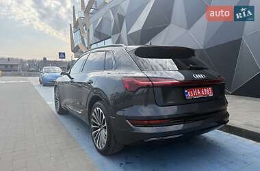 Позашляховик / Кросовер Audi e-tron 2019 в 
