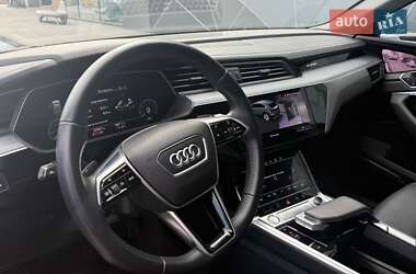 Позашляховик / Кросовер Audi e-tron 2019 в 