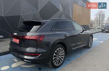 Позашляховик / Кросовер Audi e-tron 2019 в 