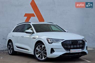 Внедорожник / Кроссовер Audi e-tron 2020 в 