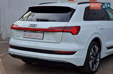 Внедорожник / Кроссовер Audi e-tron 2020 в 
