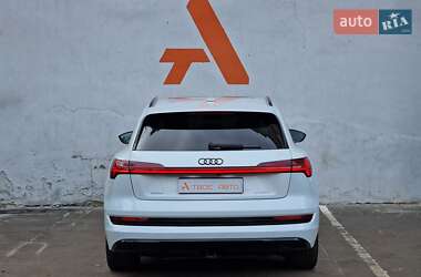 Внедорожник / Кроссовер Audi e-tron 2020 в 