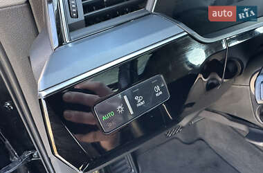 Позашляховик / Кросовер Audi e-tron 2020 в 
