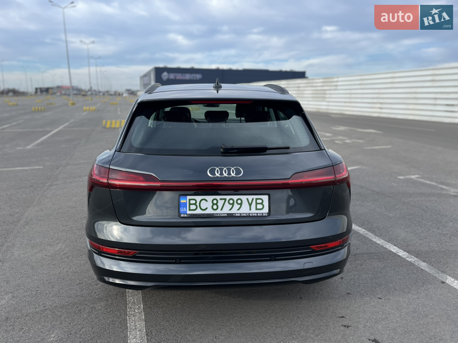 2020 Audi e-tron - мініатюра 2