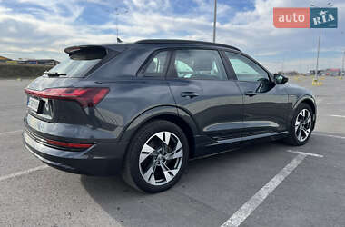 Внедорожник / Кроссовер Audi e-tron 2020 в 