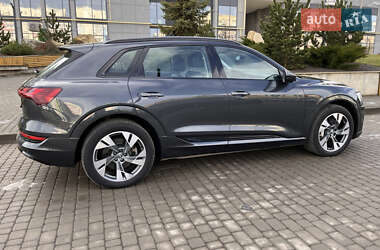 Внедорожник / Кроссовер Audi e-tron 2020 в 
