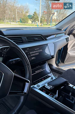 Внедорожник / Кроссовер Audi e-tron 2021 в 