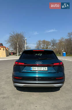 Внедорожник / Кроссовер Audi e-tron 2021 в 