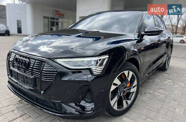 Внедорожник / Кроссовер Audi e-tron 2022 в 