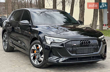 Внедорожник / Кроссовер Audi e-tron 2022 в 