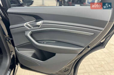 Внедорожник / Кроссовер Audi e-tron 2022 в 