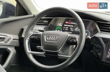 Внедорожник / Кроссовер Audi e-tron 2022 в 