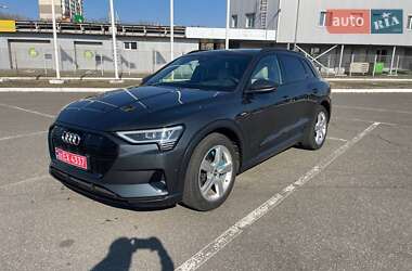 Внедорожник / Кроссовер Audi e-tron 2020 в 