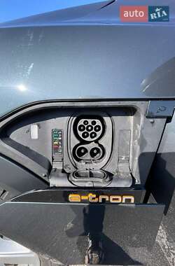 Внедорожник / Кроссовер Audi e-tron 2020 в 