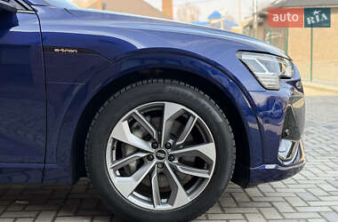 Внедорожник / Кроссовер Audi e-tron 2020 в 