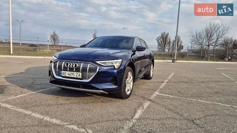 Внедорожник / Кроссовер Audi e-tron 2020 в 