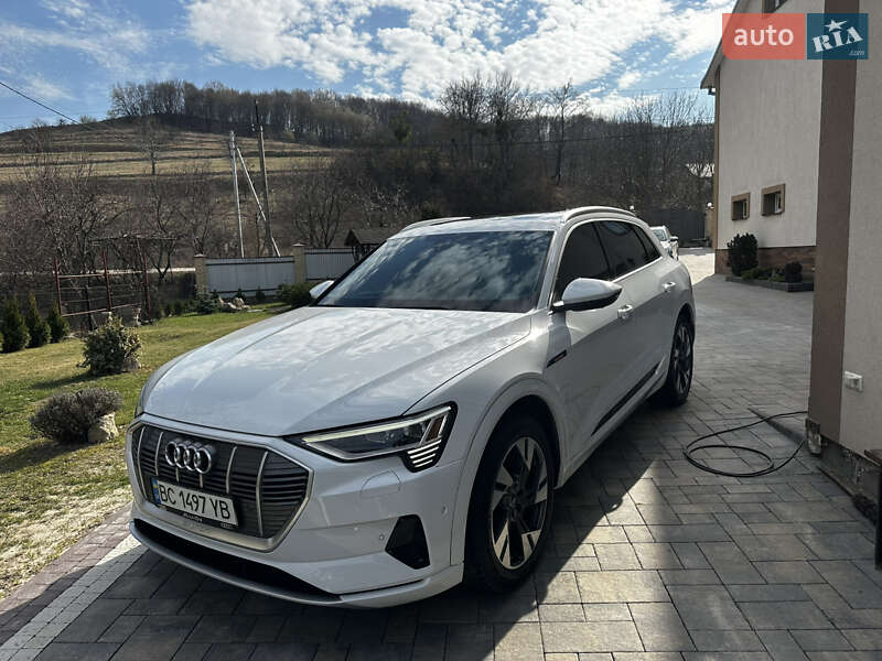 Внедорожник / Кроссовер Audi e-tron 2022 в 