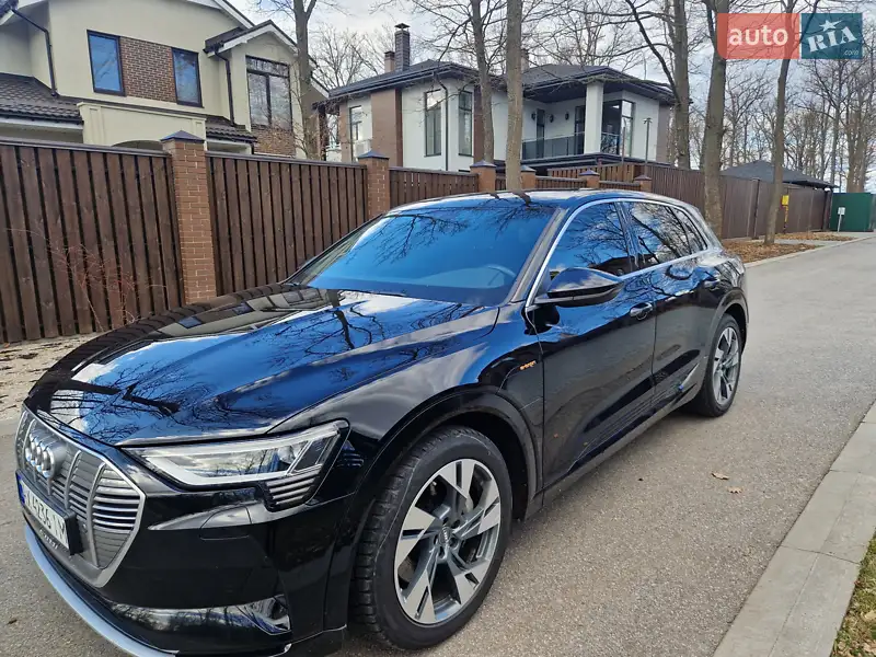 Позашляховик / Кросовер Audi e-tron 2020 в 