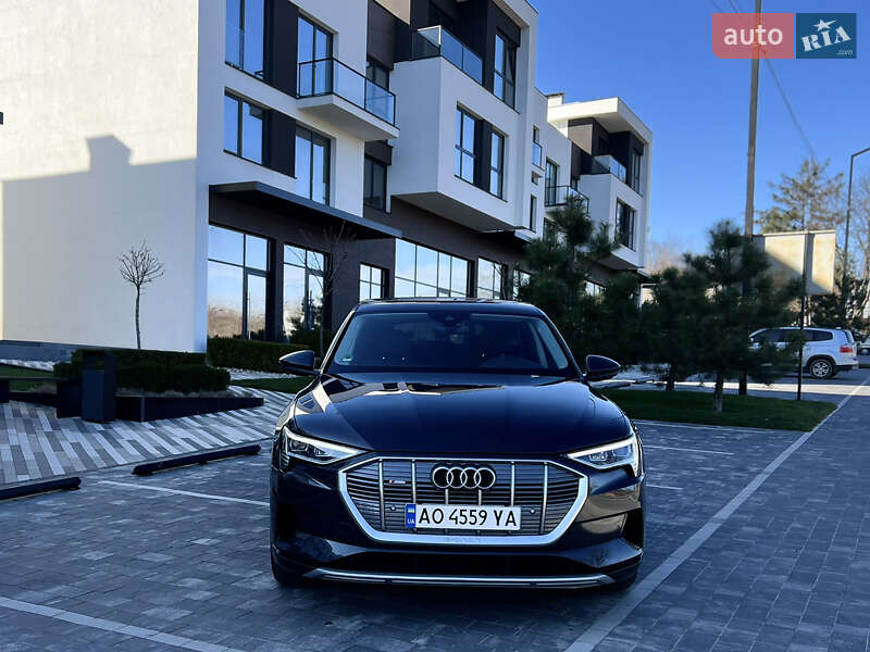 Внедорожник / Кроссовер Audi e-tron 2022 в Ужгороде