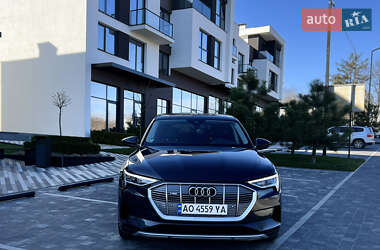 Внедорожник / Кроссовер Audi e-tron 2022 в 