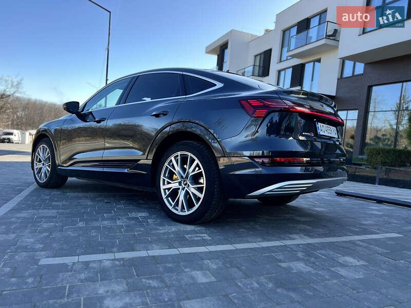 Внедорожник / Кроссовер Audi e-tron 2022 в Ужгороде