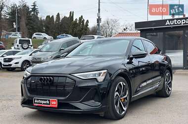 Внедорожник / Кроссовер Audi e-tron 2022 в 