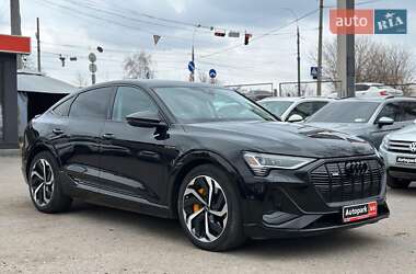 Внедорожник / Кроссовер Audi e-tron 2022 в 