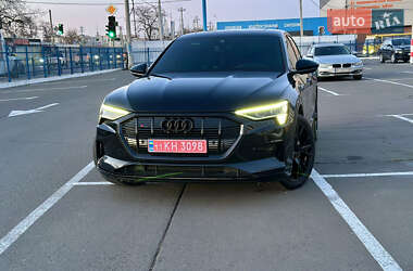 Внедорожник / Кроссовер Audi e-tron 2020 в 