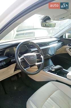 Внедорожник / Кроссовер Audi e-tron 2020 в 