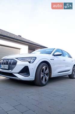 Внедорожник / Кроссовер Audi e-tron 2020 в 